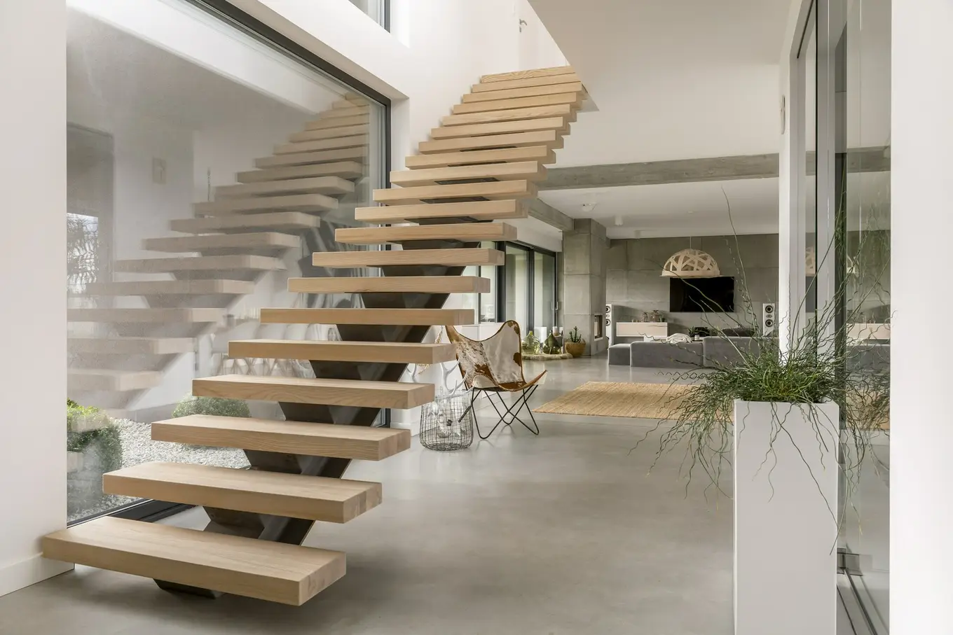 drewniane schody w domu