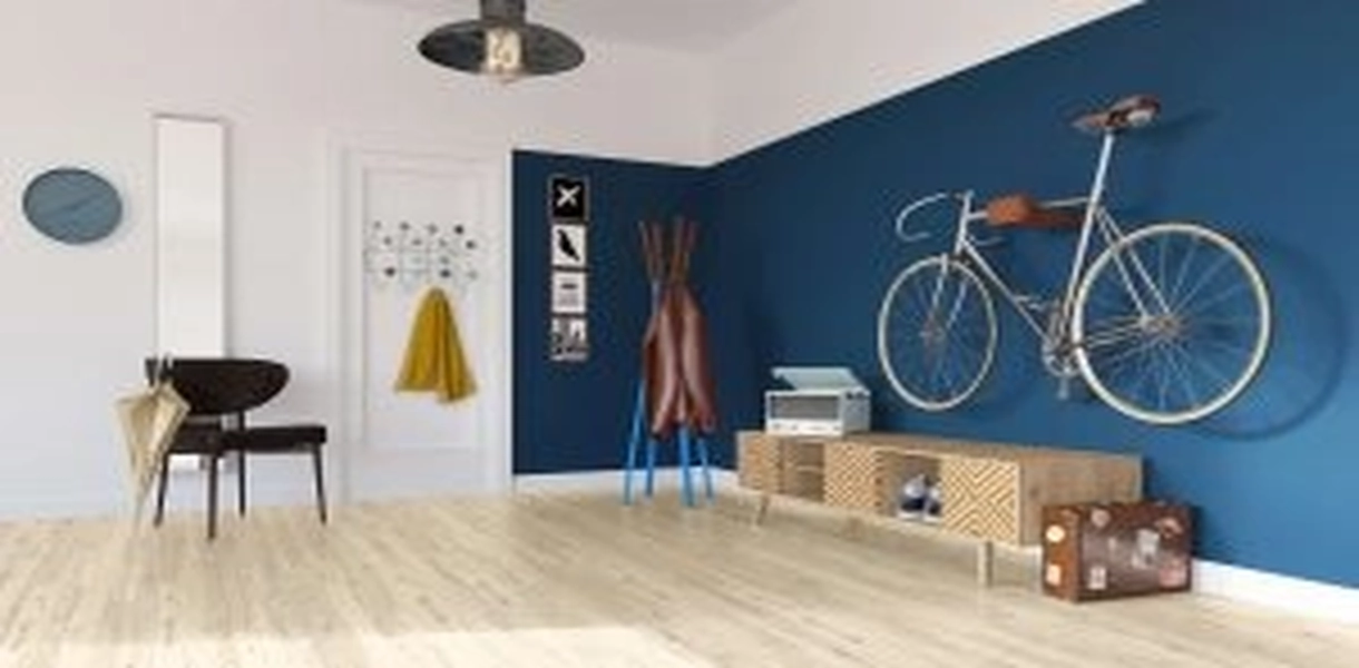 rower na ścianie